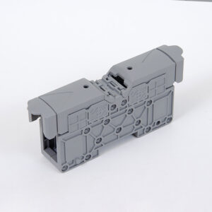 Надійні силові клеми ONKA з кришкою для безпечного електромонтажу.